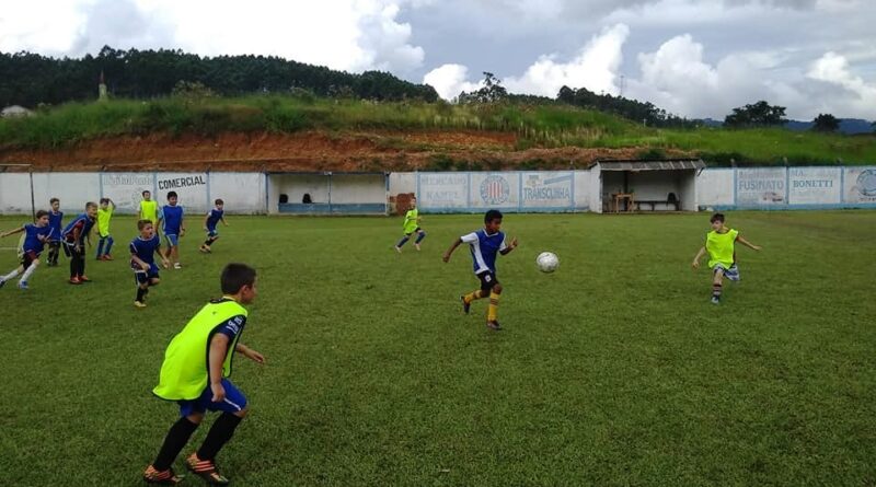 Treinamento De Futebol Para Crianças. Sessão De Treinamento De